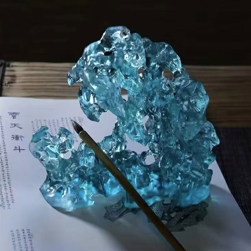 Modré skleněné ozdoby ve tvaru skály