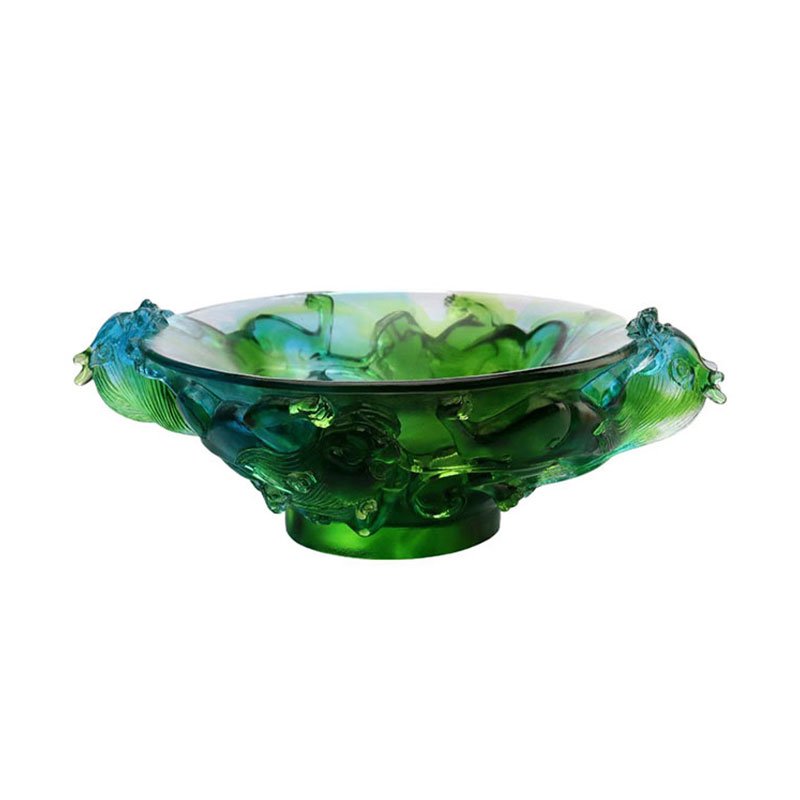 Průhledný zelený skleněný talíř na ovoce