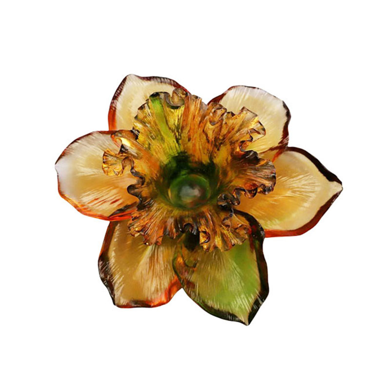 Skleněný svícen ve tvaru okvětního lístku