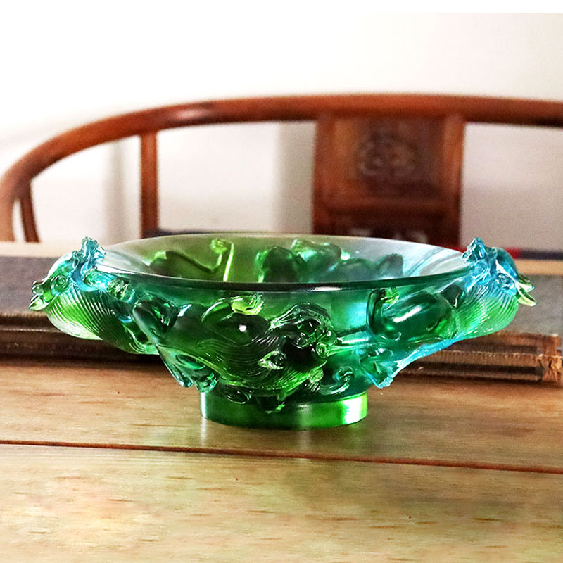 Průhledný zelený skleněný talíř na ovoce