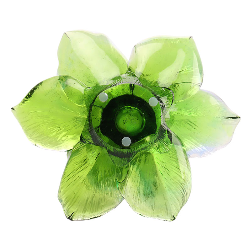 Skleněný svícen ve tvaru okvětního lístku