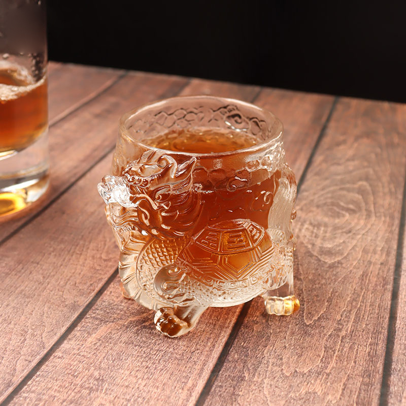 Starožitný drak reliéfní skleněný šálek na víno šálek čaje