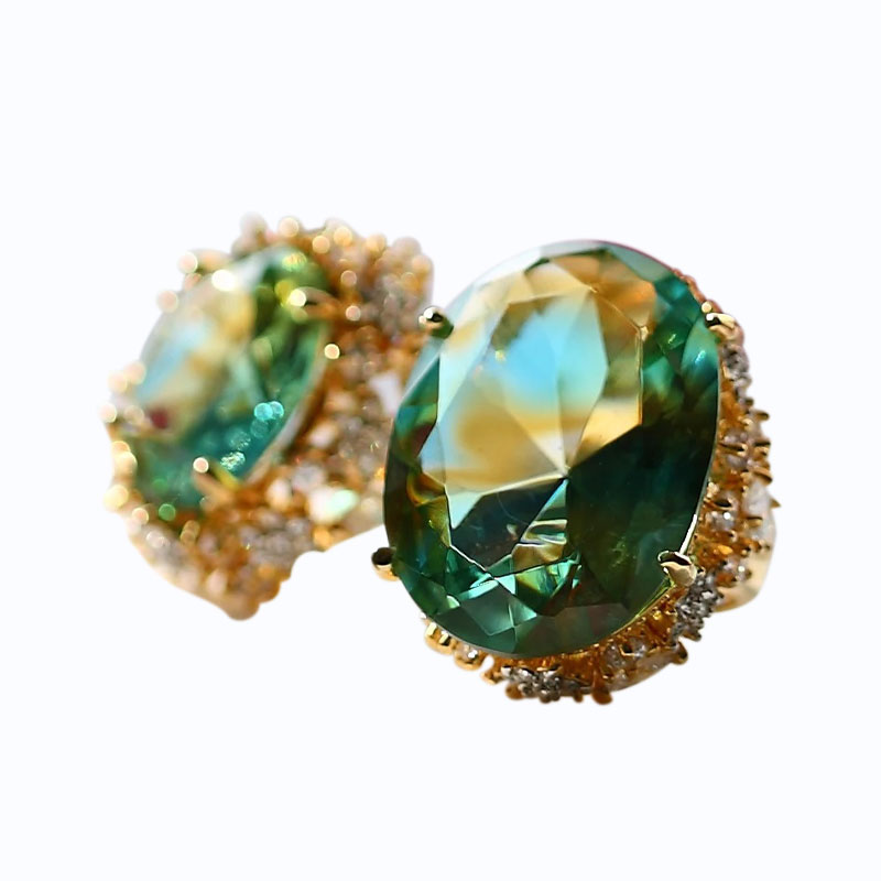 Zelené skleněné náušnice se zlatými náušníky