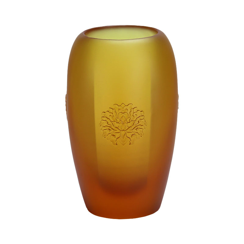 Sada nabídek ze zlatého skla buddhistického oltáře řady