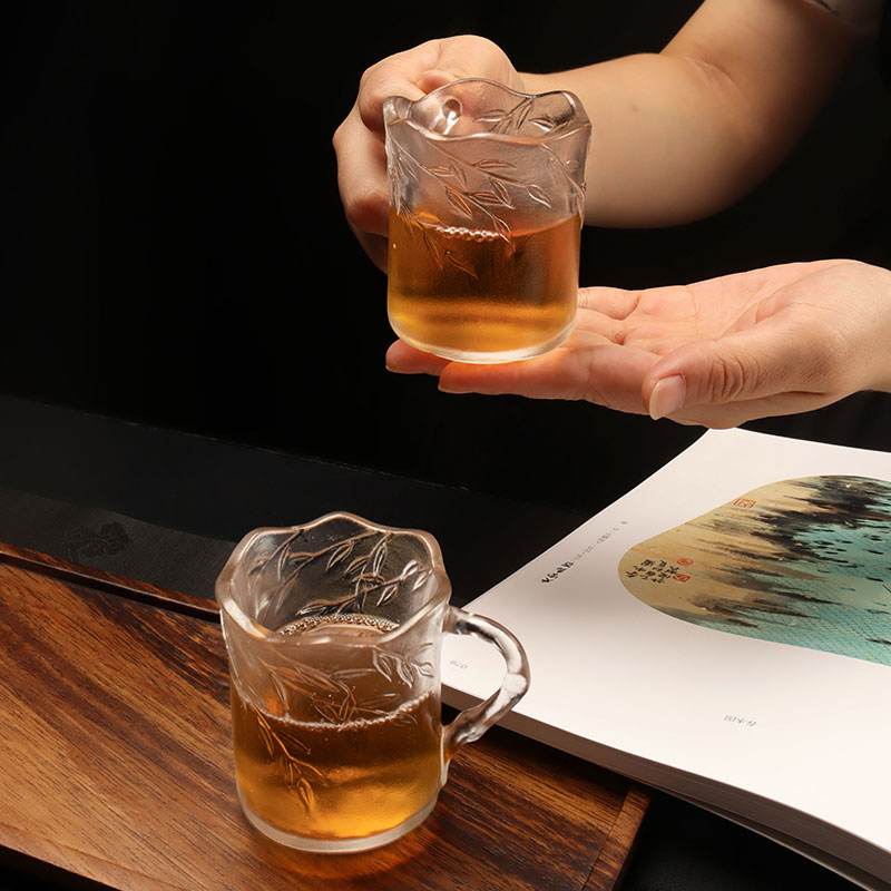 Reliéf bambusových listů Skleněné poháry s uchy