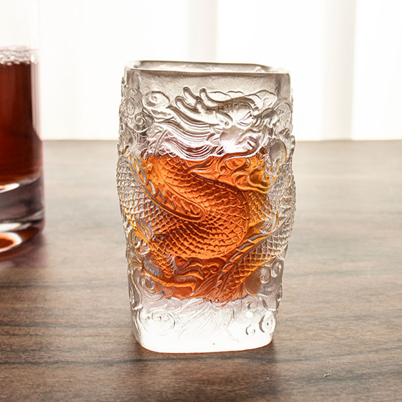 Starožitný drak reliéfní skleněný šálek na víno šálek čaje
