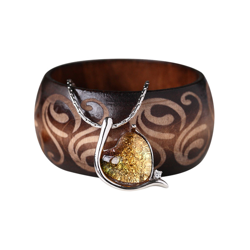 Elegantní náramek stříbrné barvy vykládaný skleněným přívěskem