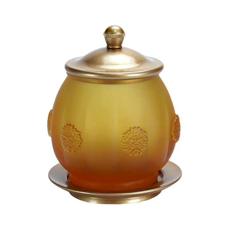 Sada nabídek ze zlatého skla buddhistického oltáře řady