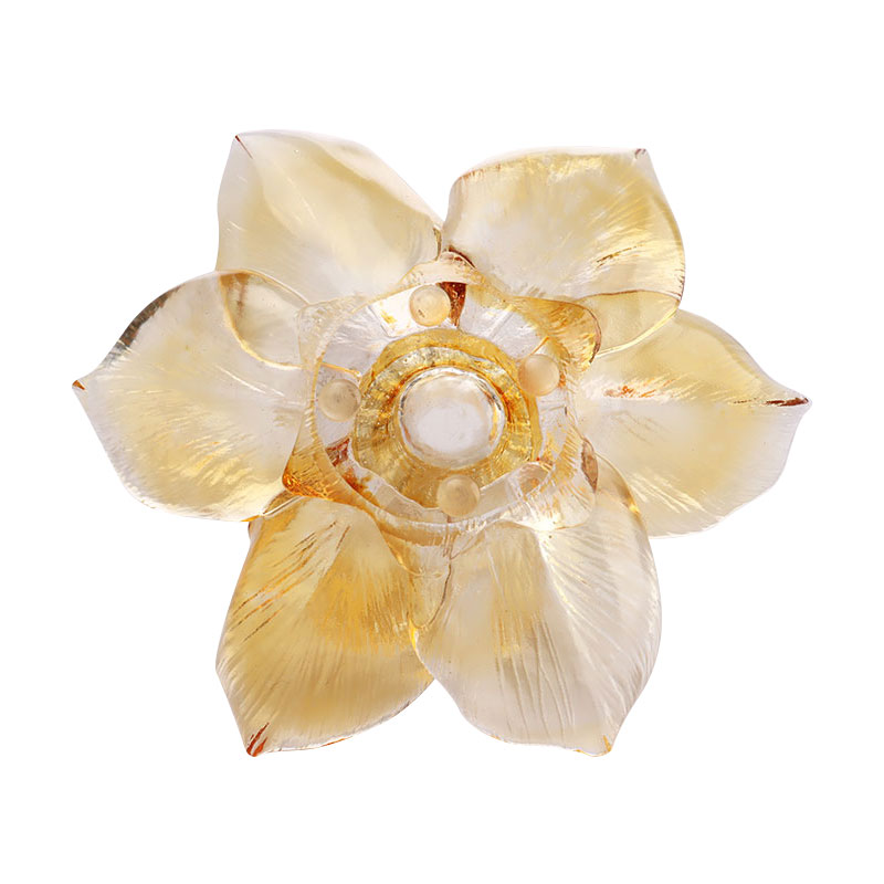 Skleněný svícen ve tvaru okvětního lístku