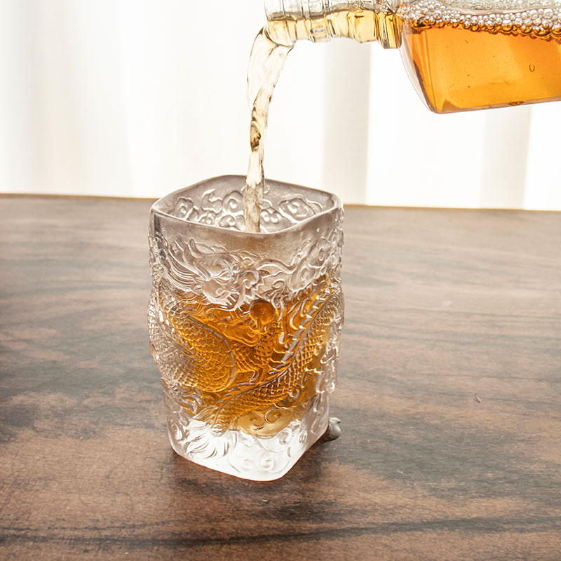 Starožitný drak reliéfní skleněný šálek na víno šálek čaje