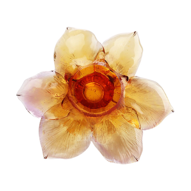 Skleněný svícen ve tvaru okvětního lístku