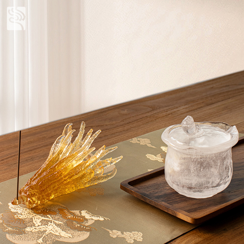 Ručně tvarovaný zlatý držák na vonné tyčinky