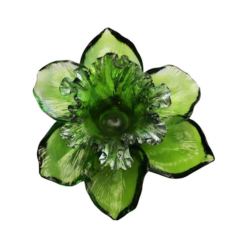 Skleněný svícen ve tvaru okvětního lístku