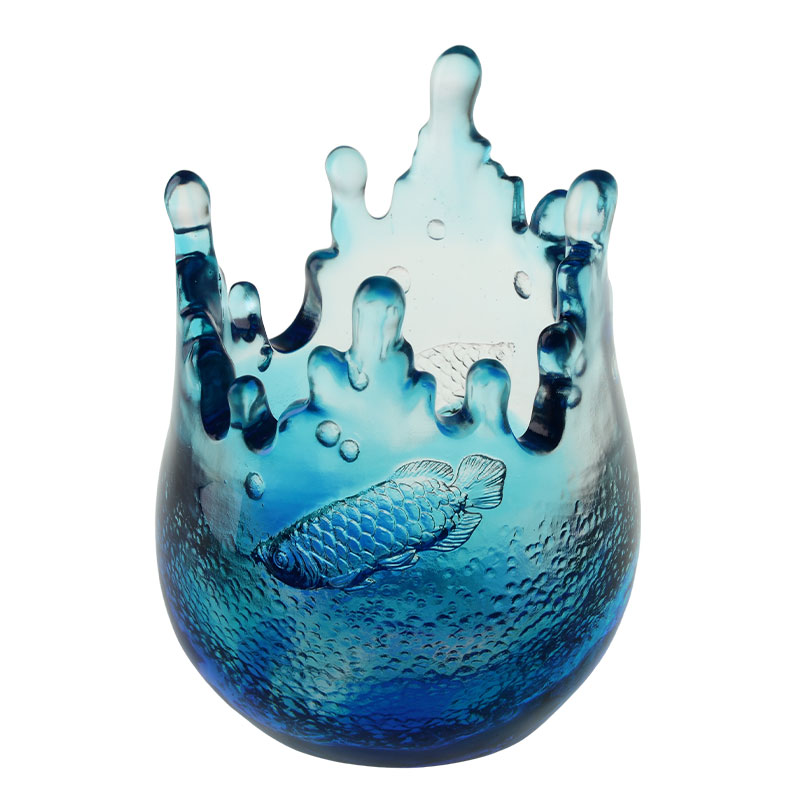 Modré skleněné ozdoby s vyrytým rybím vzorem