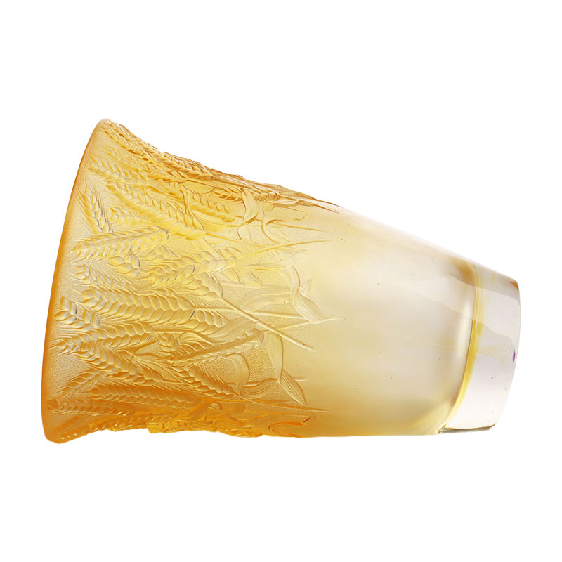 Váza z jantarového skla s reliéfními pšeničnými klasy