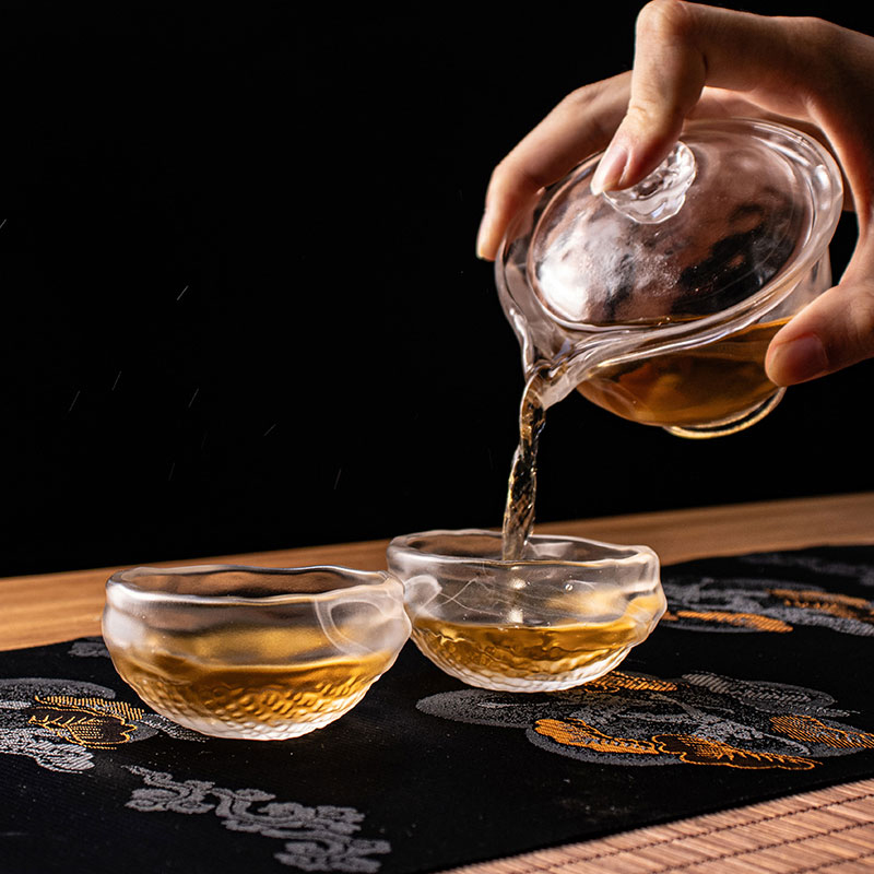 Čajový set z průhledného skla s konvičkou, šálkem