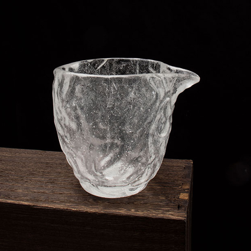 Sada skleněných čajových šálků se vzorem bublin pro použití v domácí kanceláři