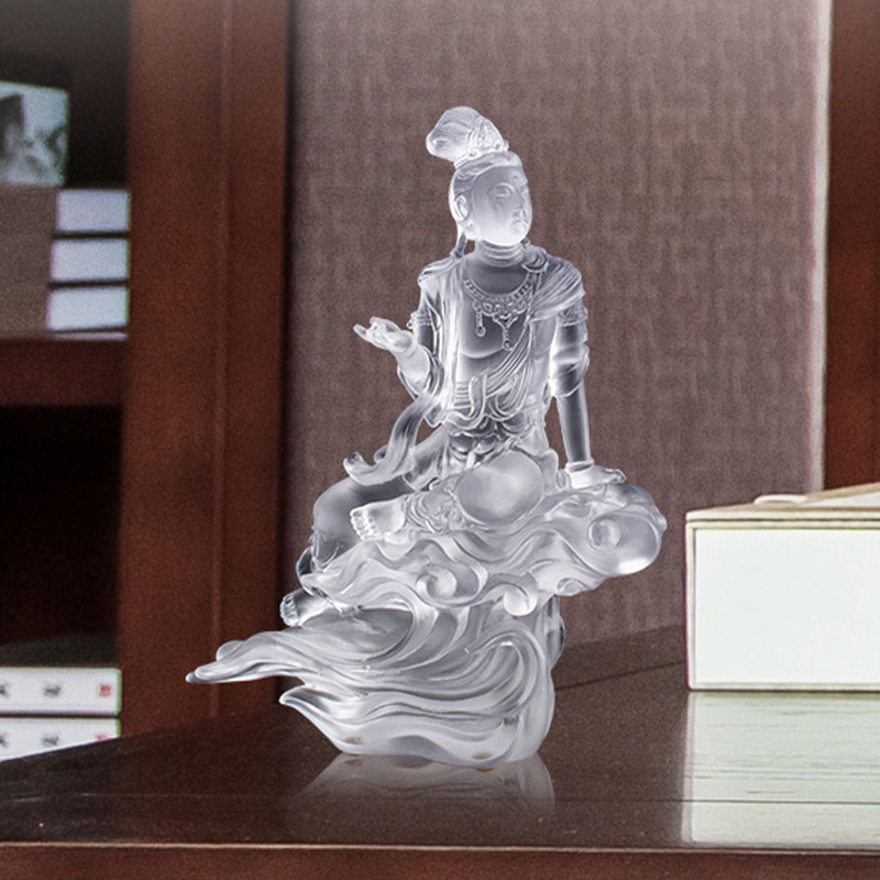 Průhledná skleněná plastika Avalokiteśvara Bodhisattvy