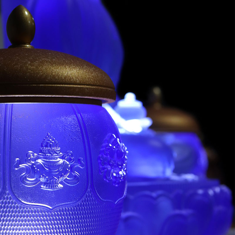 Osm pokladů Lotus série Buddhist Altar Crystal Glass Offerings Set