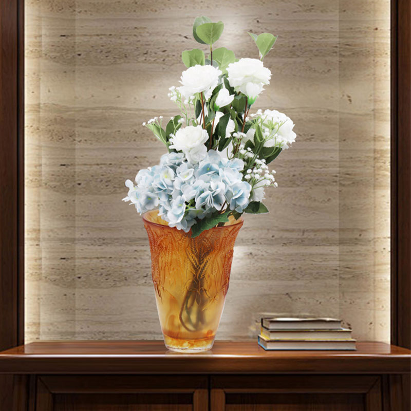 Váza z jantarového skla s reliéfními pšeničnými klasy