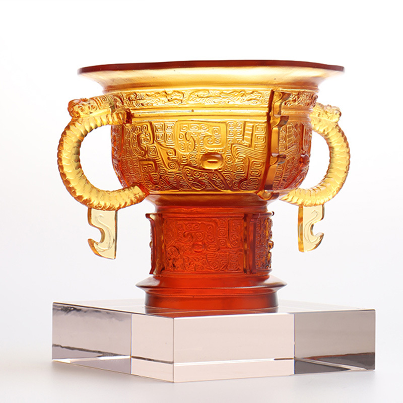 Čínský stativ s rukojetí dračích uší a vzorem trnů