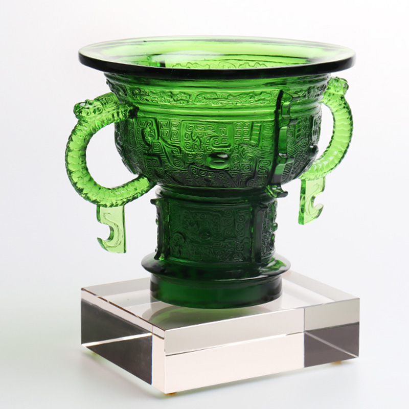 Čínský stativ s rukojetí dračích uší a vzorem trnů