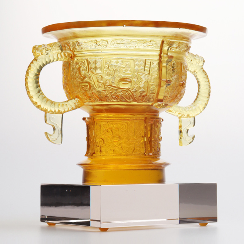 Čínský stativ s rukojetí dračích uší a vzorem trnů