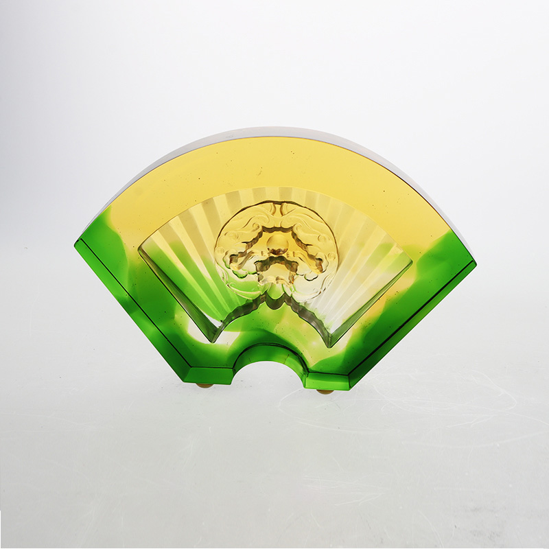 Čínské vějířovité glazované skleněné ozdoby