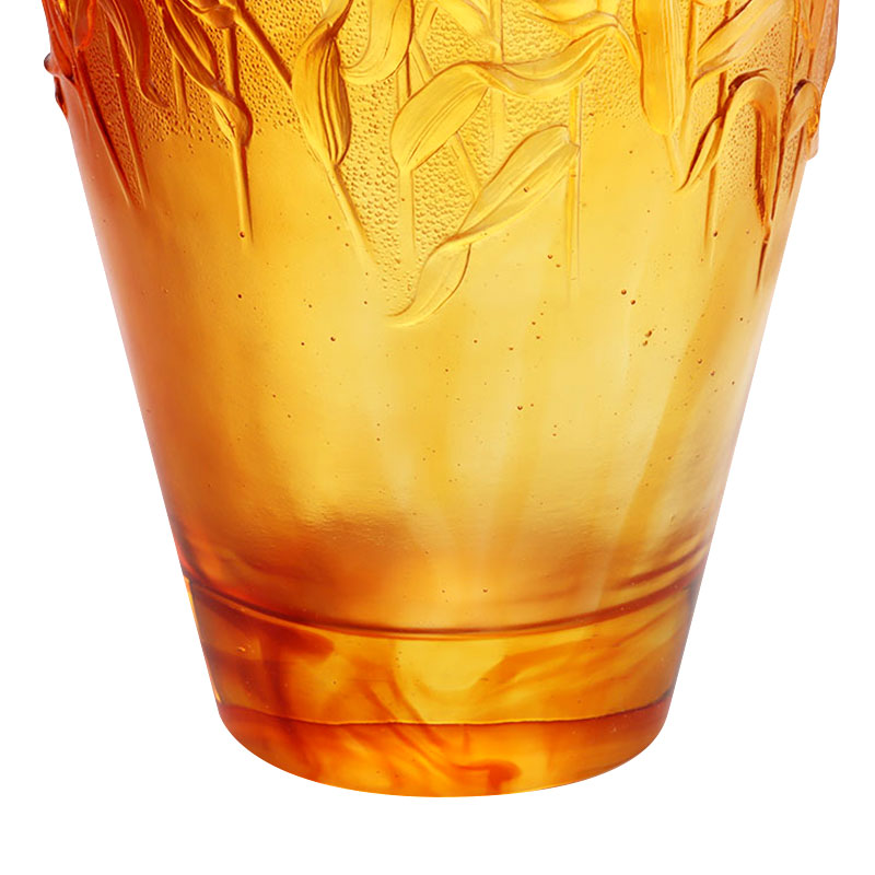 Váza z jantarového skla s reliéfními pšeničnými klasy