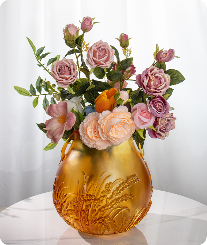 Příslib bohaté úrody: Skleněná nádoba se dvěma rukojeťmi